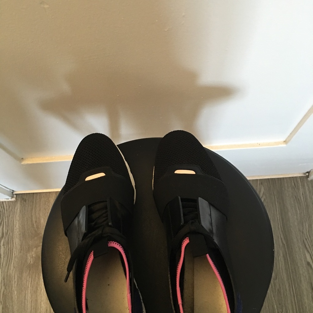 Shoes - Picture 4 of 6